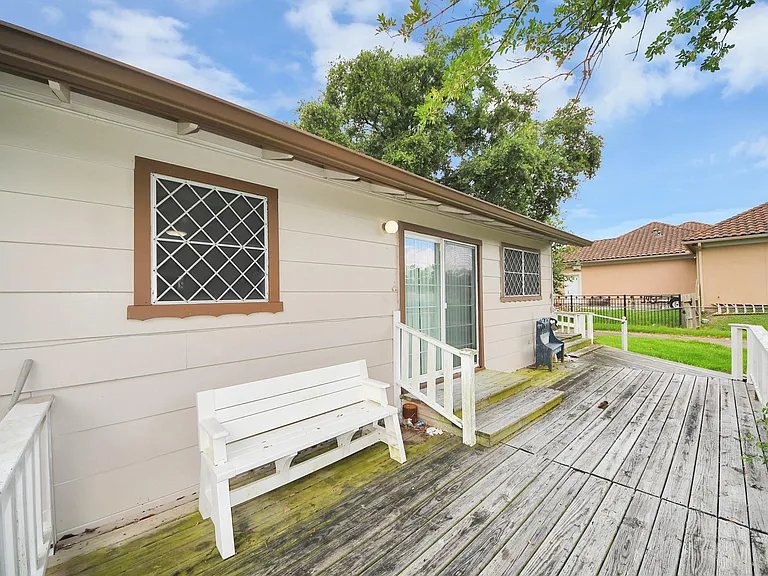 535 Pampa St — Photo 13