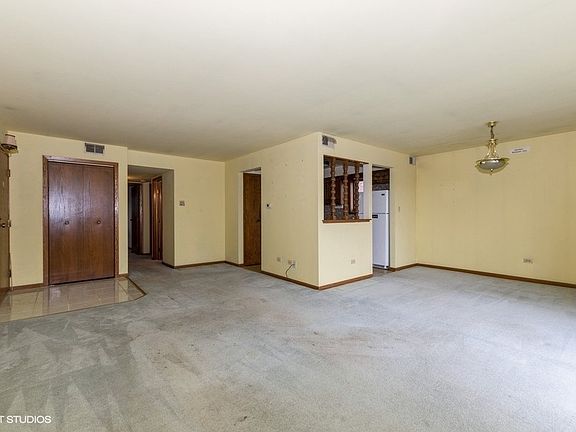2nd image of 10418 S Komensky Ave