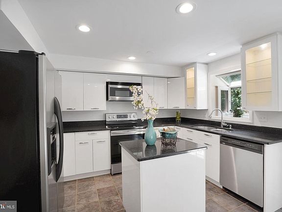 3rd image of 2040 Brooks Square Pl