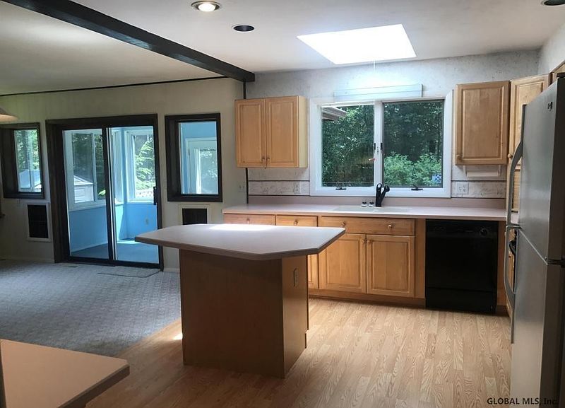 5th image of 60 COURTHOUSE Drive