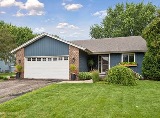 1705 White Oak Dr, Chaska, MN 55318