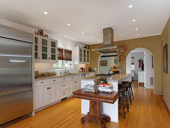 5th image of 3572 Quimby St