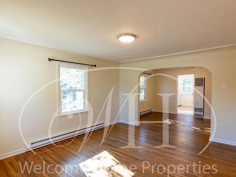 320 SE 4th St — Photo 4