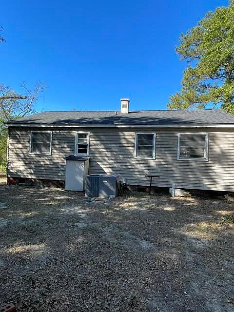 3 bed, 1.0 bath, 912 sqft, $1,035 — Photo 3