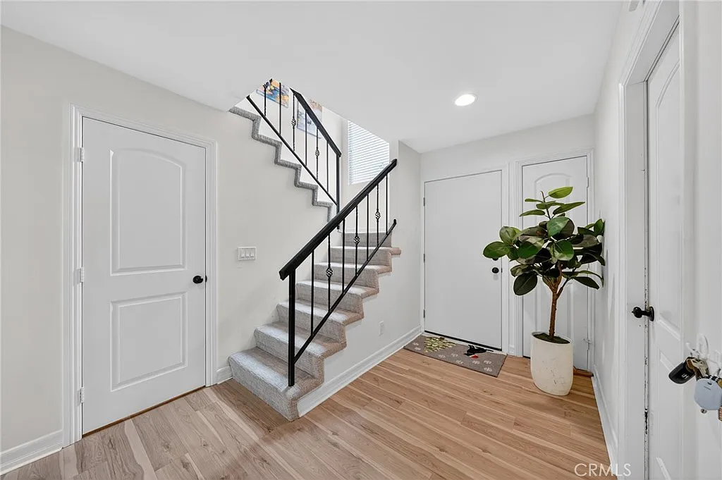 3 bed, 2.5 bath, 1375 sqft, $3,900 — Photo 4