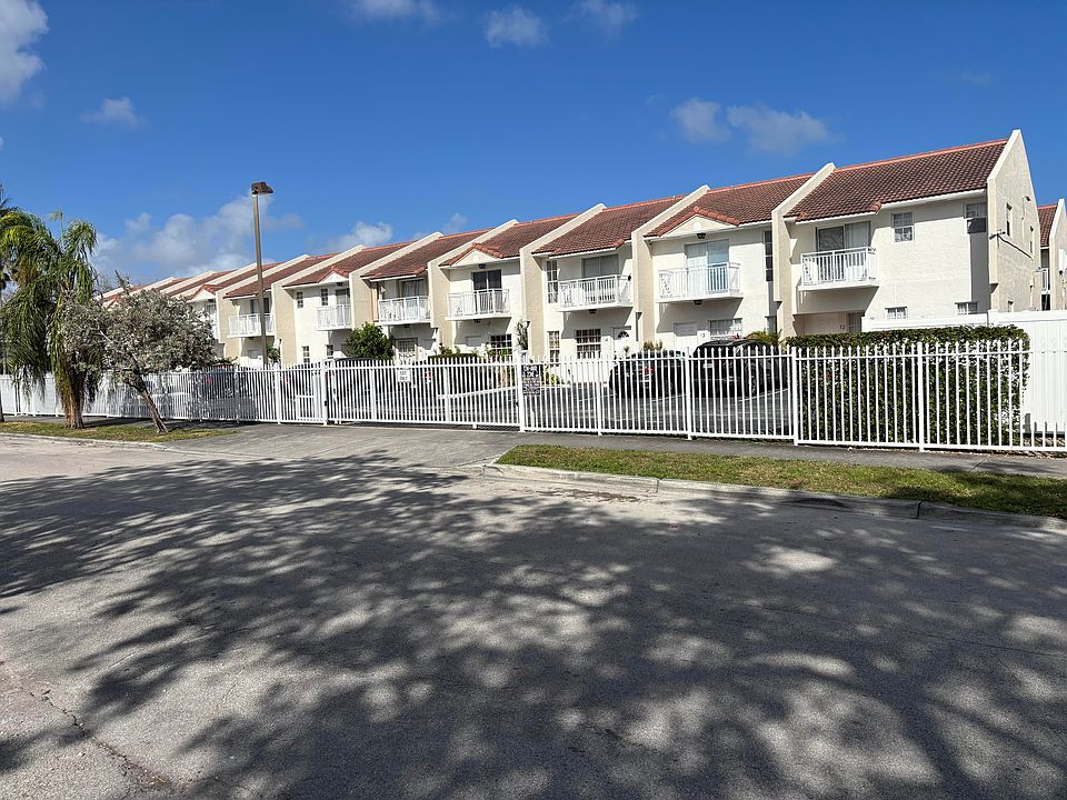 1st image of 2050 NE 140th St