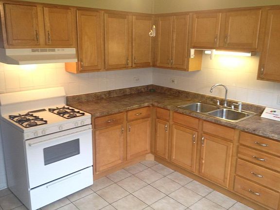 The kitchen has been repainted to a lighter neutral tone.