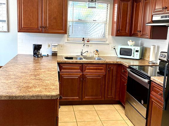 4th image of 8514 Iveystone Ct
