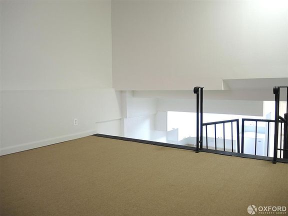 4th image of 211 Thompson St APT 1G