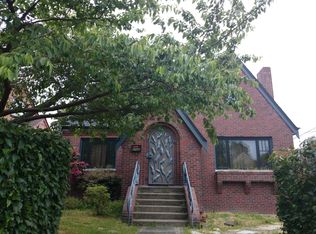 6748 22nd Ave NW, Seattle, WA 98117