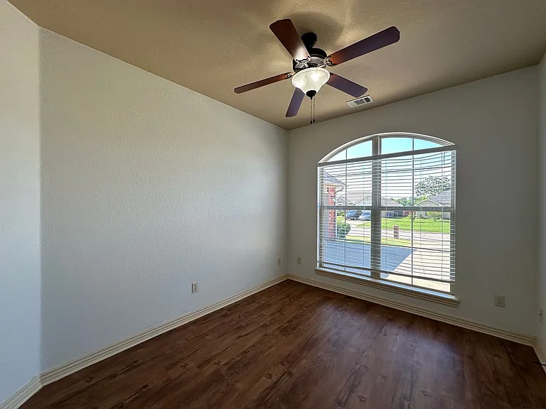 612 Windbrook Ct — Photo 20