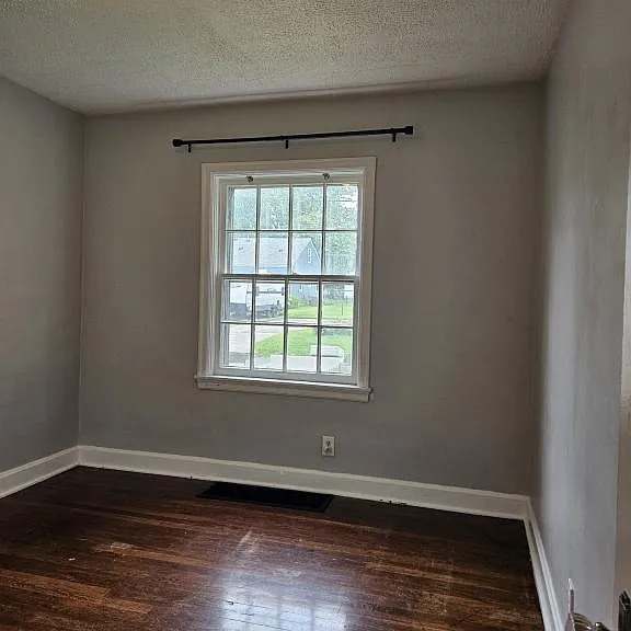 212 Virginia Ct — Photo 13