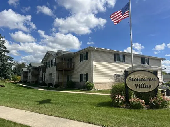 1577 Stonebridge Rd, West Bend, WI 53095