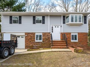 950 Park Crest Rd, Toms River, NJ 08753