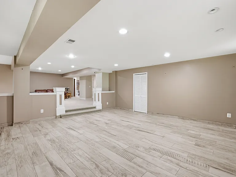 5767 Bush Hill Dr — Photo 45
