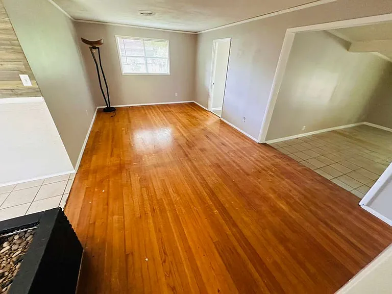 1822 Grove Hill Ln — Photo 3