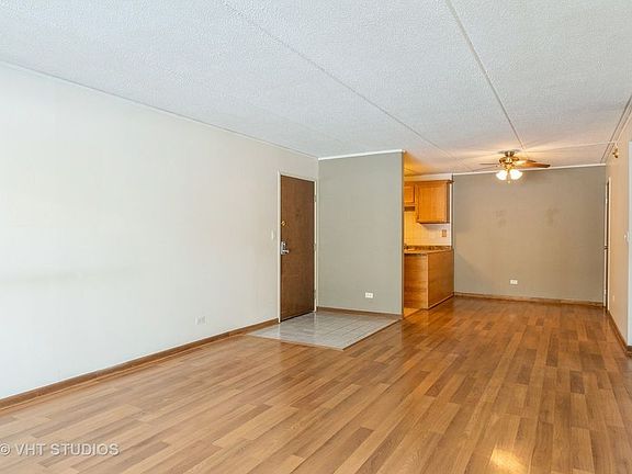 4th image of 5S100 Pebblewood Ln APT E4