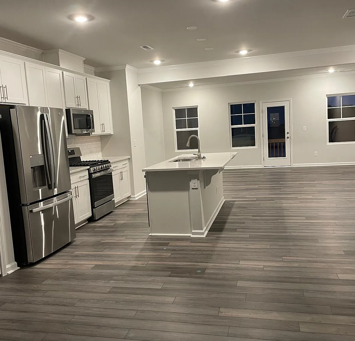 4 bed, 2197 sqft, $2,300 — Photo 2