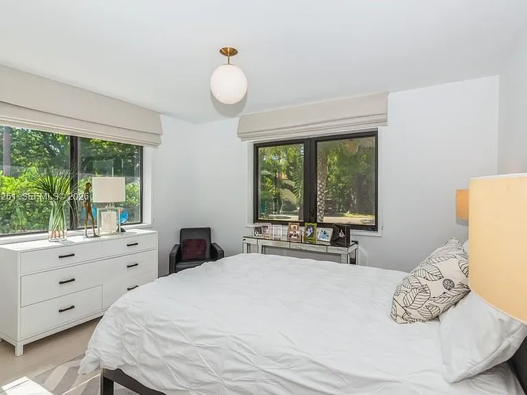 1035 Catalonia Ave — Photo 20