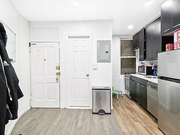 4th image of 166 E 2nd St #11