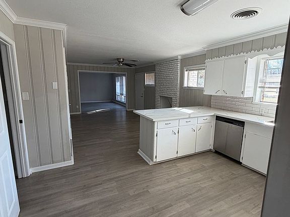 4th image of 4504 Hunter Ave