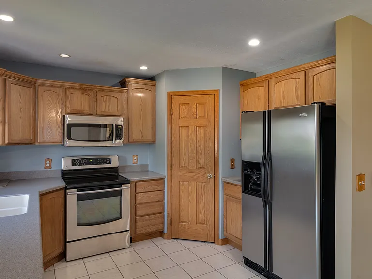 12912 Silver Spring Ln — Photo 19