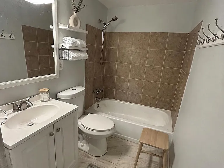 2141 Bradley Ave — Photo 4