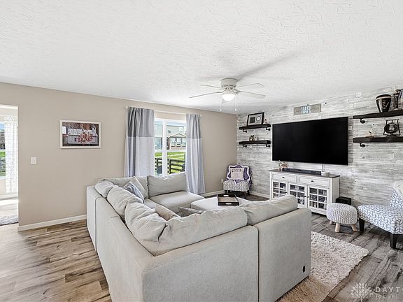 3rd image of 176 Shanda Dr