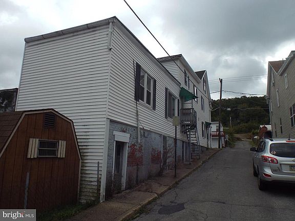 3rd image of 1301 E Mahanoy St