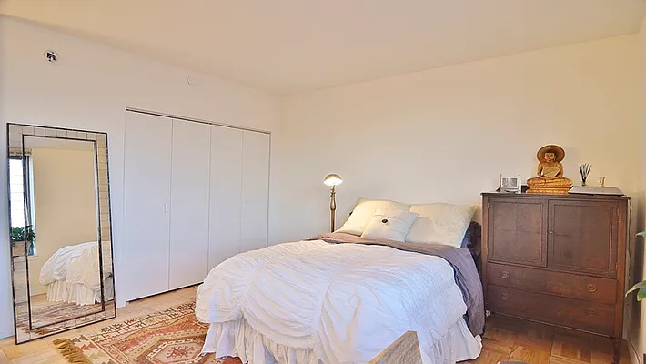 Rented by Park Property Advisors | media 4