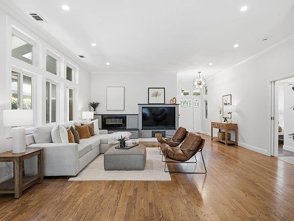 4th image of 164 N 3rd St