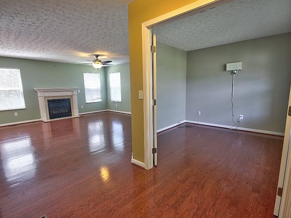 5th image of 1895 Farmhouse Way