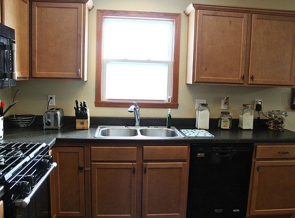 3rd image of 8268 Clearview Dr