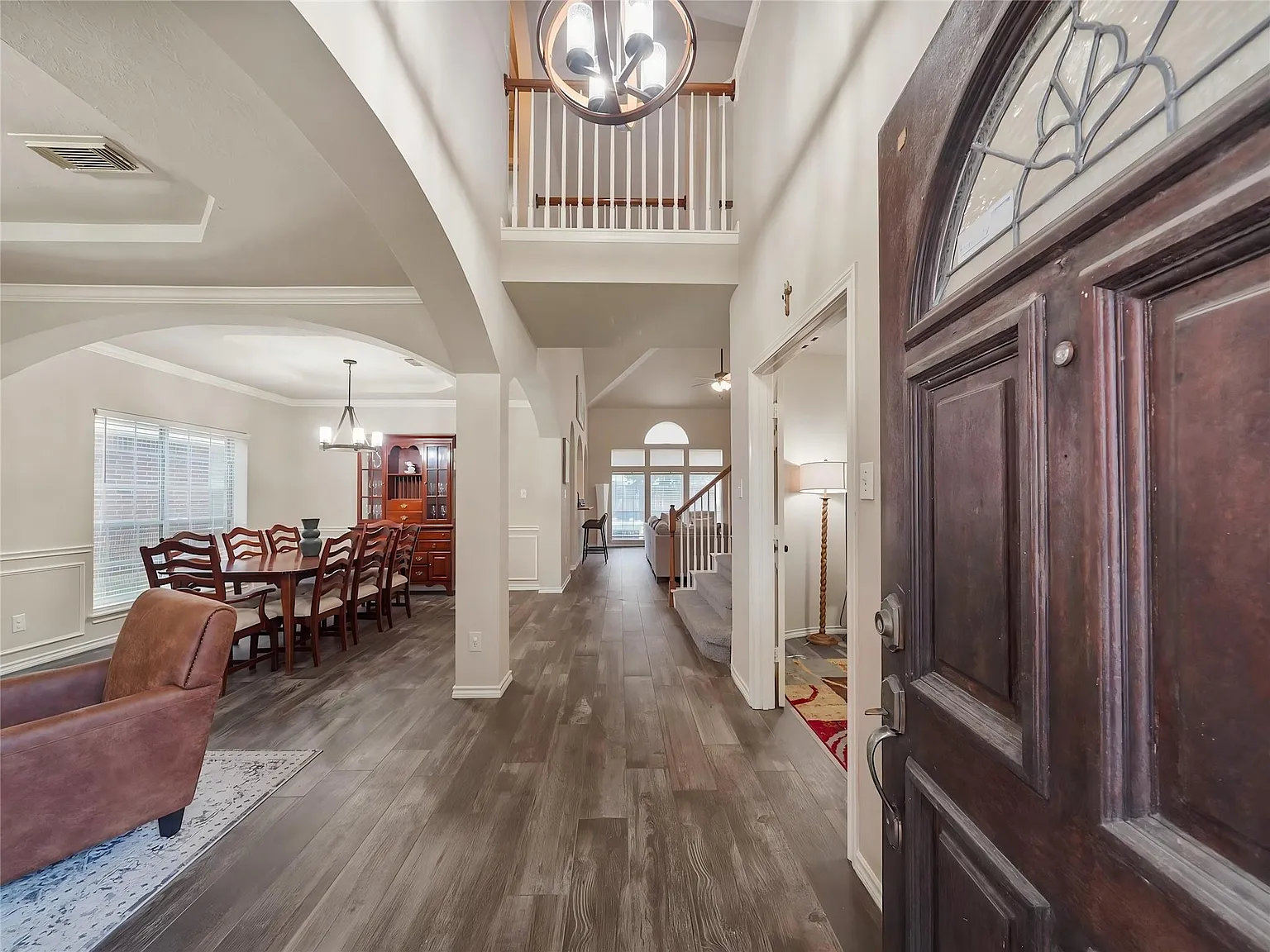 5 bed, 3.5 bath, 3561 sqft, $2,800 — Photo 2