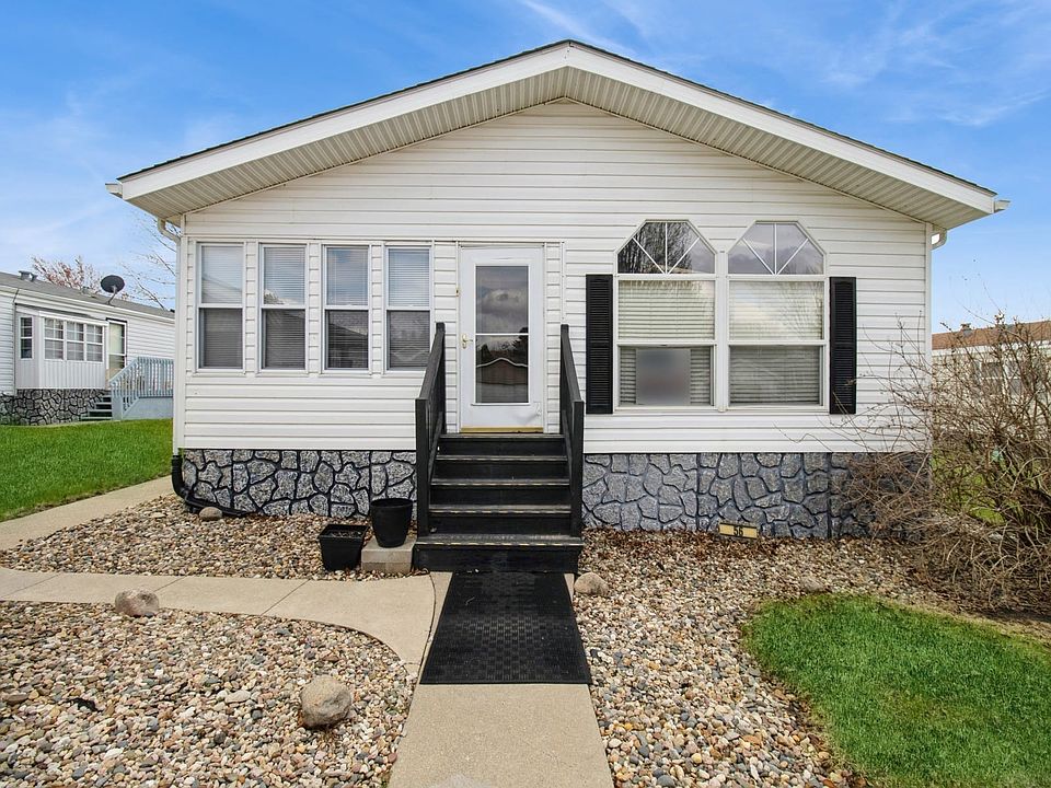 1st image of 56 N Hawthorn Dr