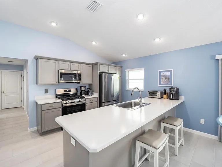 1374 Franklin Ct — Photo 4