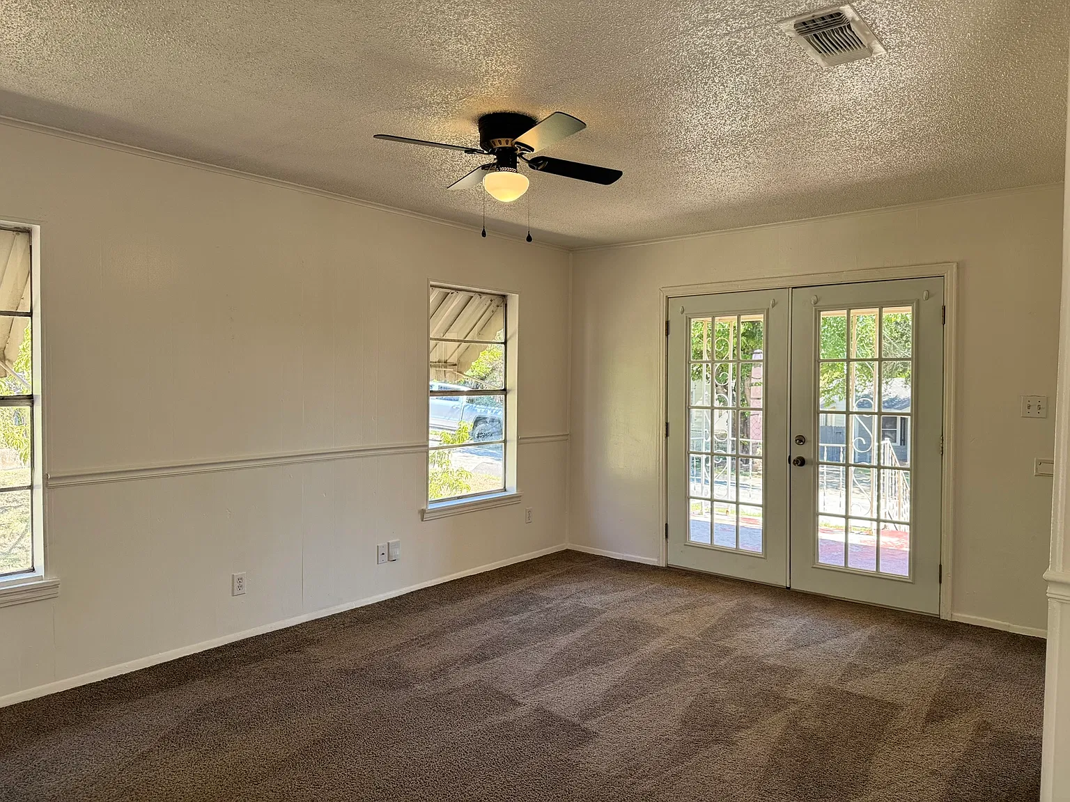 2 bed, 870 sqft, $1,350 — Photo 3