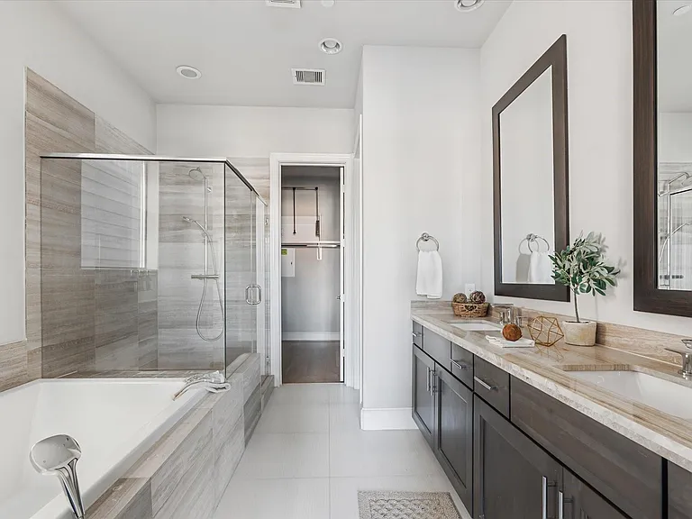 1005 Saint Charles St — Photo 22