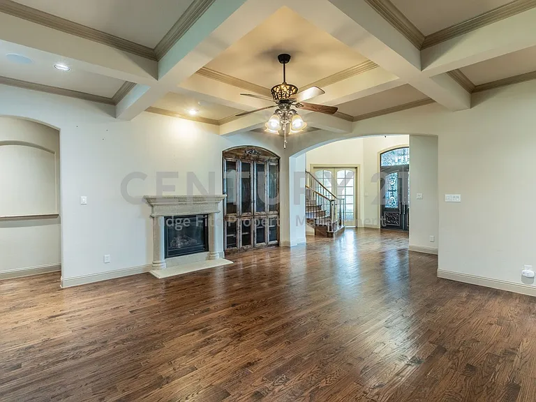 7565 Rawlins Ln — Photo 6