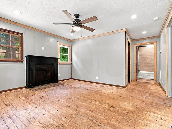 5th image of 1819 Springrock St