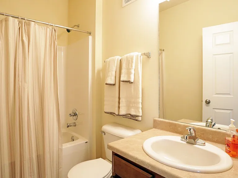 Silver Oak Condos — Photo 25