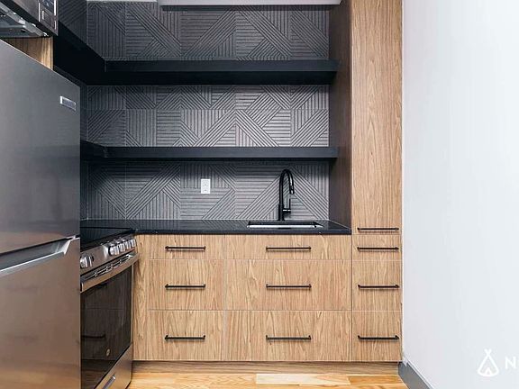 5th image of 376 Bedford Ave #4