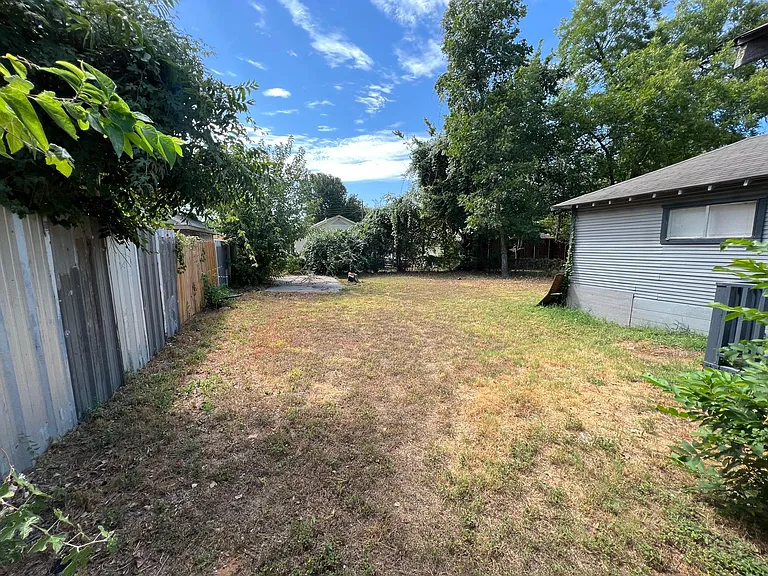 2710 Lenway St — Photo 22