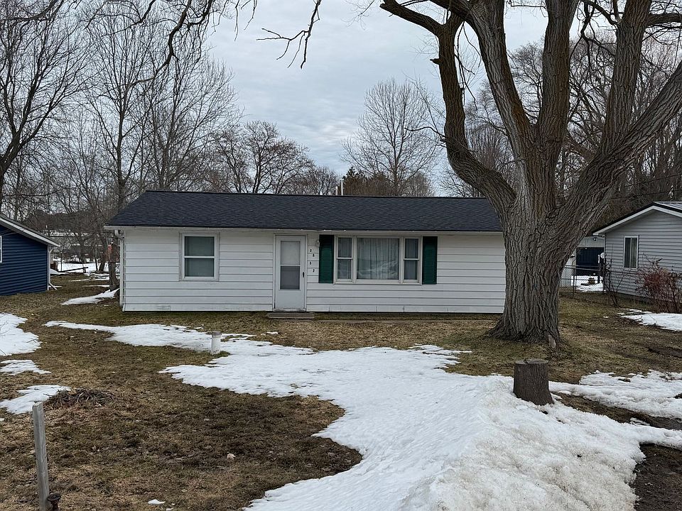 1st image of 3832 Brook Dr