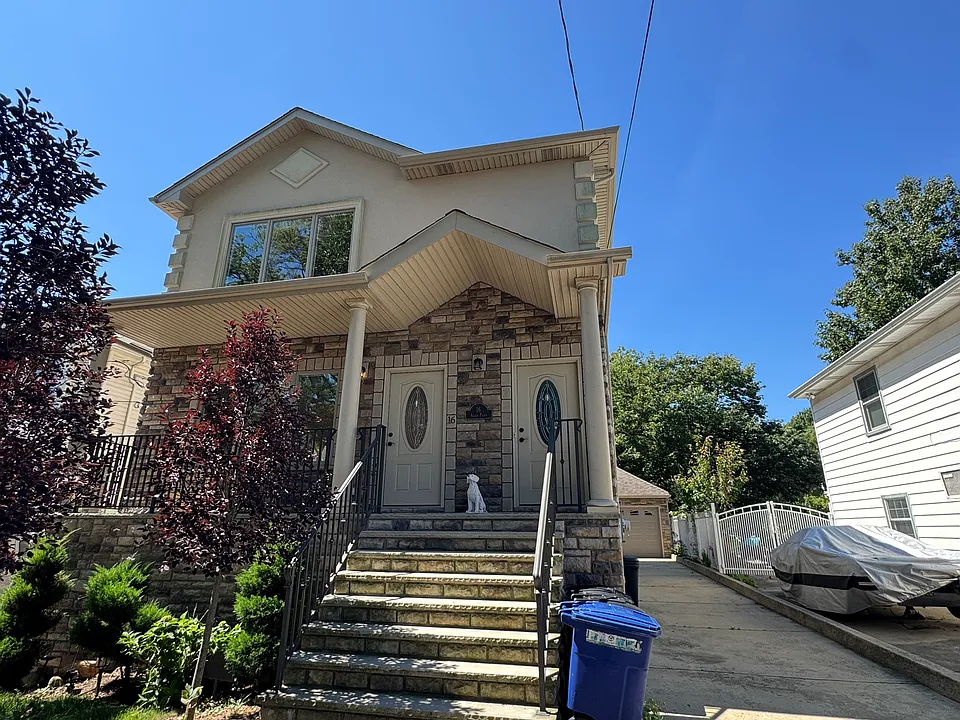 16 Allen Pl #2A