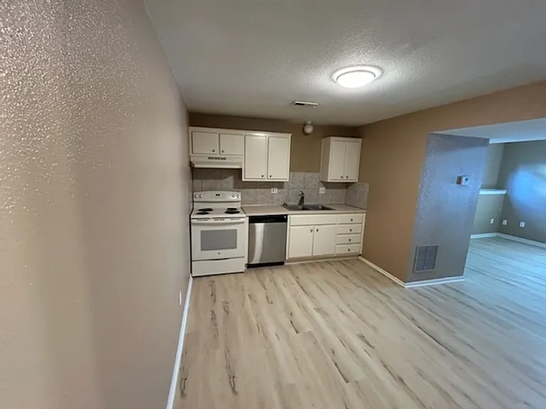 801 Johnson Cir — Photo 7