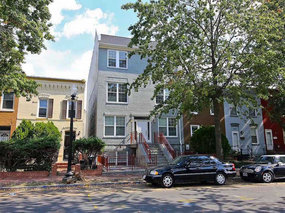 1010 3rd St SE - Welcome Home!