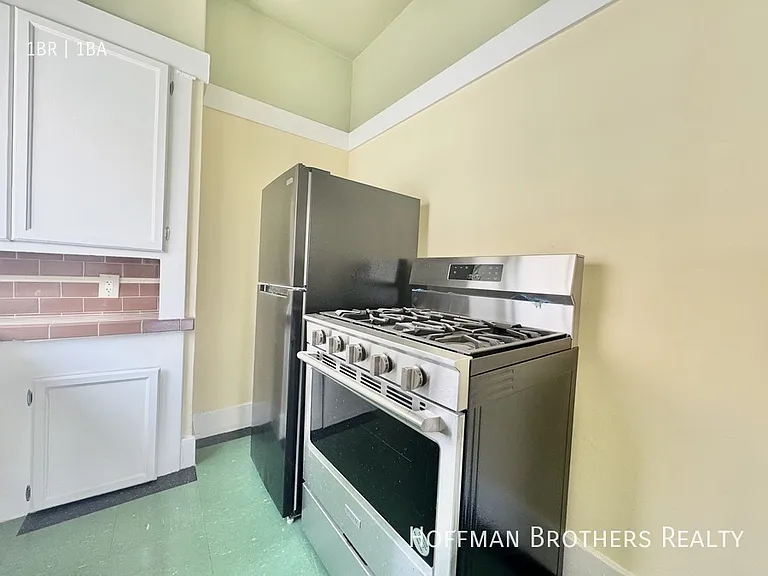1032 Albany St #9 — Photo 8
