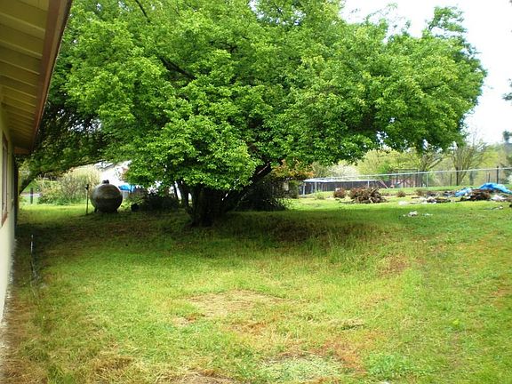 3rd image of 1630 Glen Dr