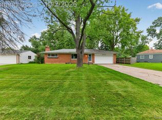 5539 Sunwood Dr, Waterford, MI 48329